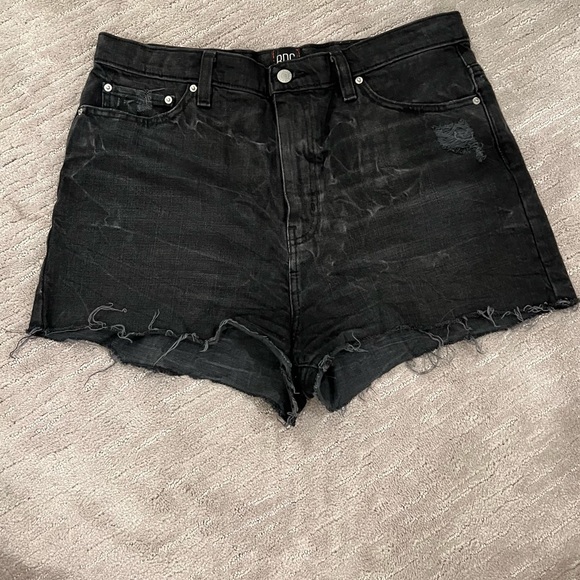 Black girlfriend high waisted jean shorts size 32 - Picture 2 of 4